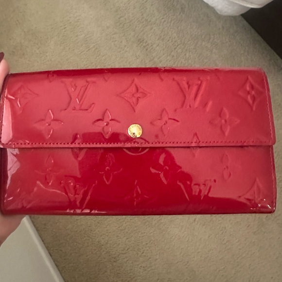 Louis Vuitton Vernis Sarah Wallet/Crossbody with Gold Chain in Cherry Red - Picture 3 of 16